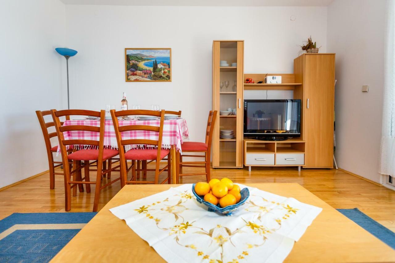 Apartment Anton Krk Town Exterior photo