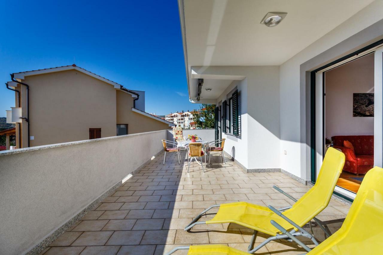 Apartment Anton Krk Town Exterior photo