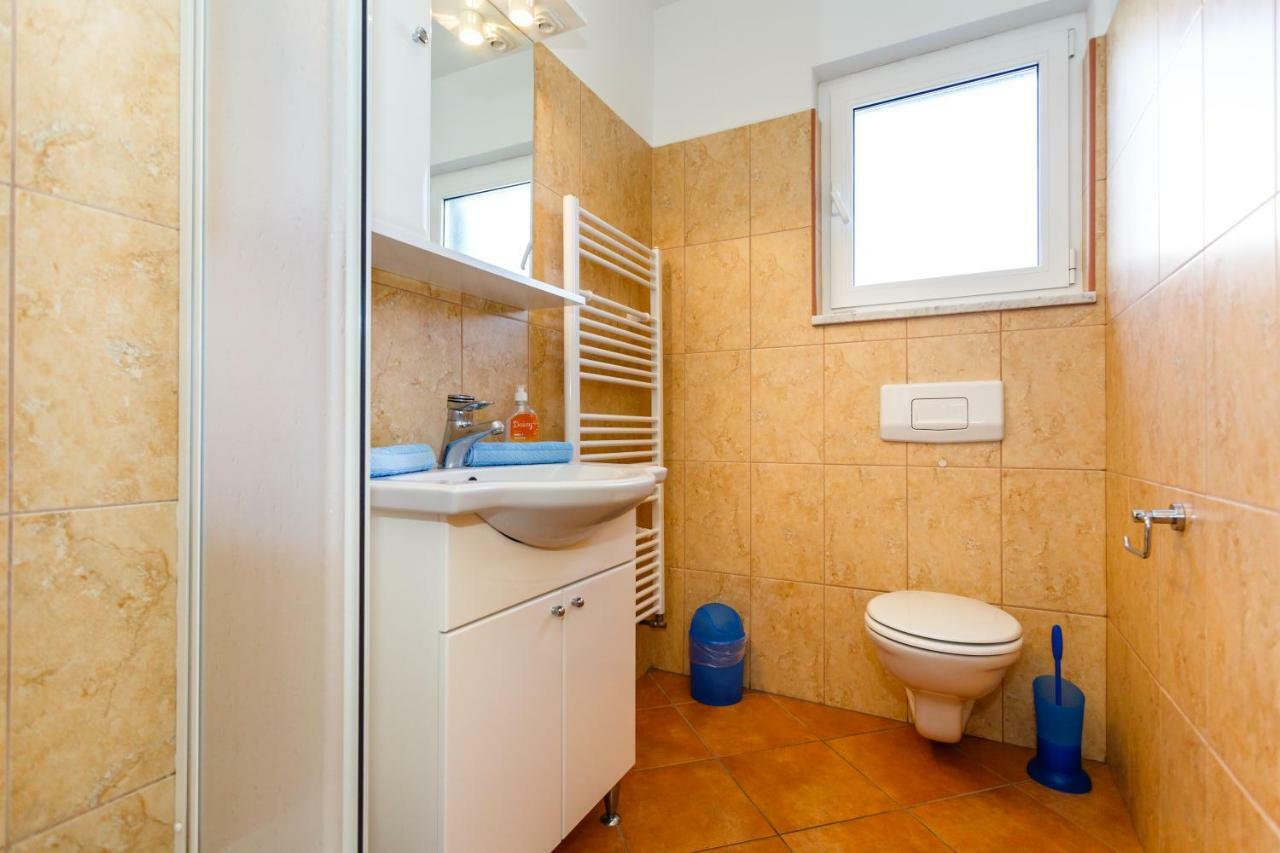 Apartment Anton Krk Town Exterior photo